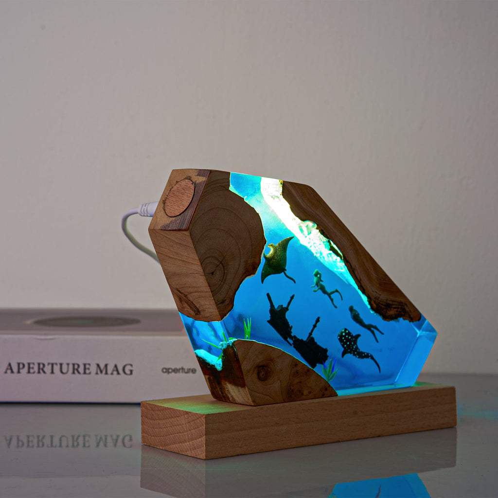 Shipwreck/Diver Resin Light Table Lamp-2