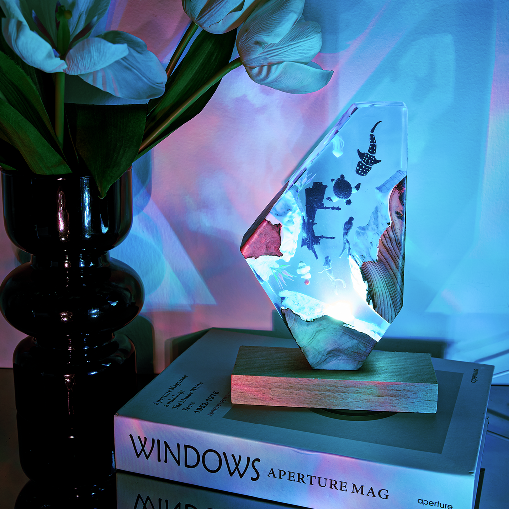 Shipwreck/Diver Resin Light Table Lamp-0